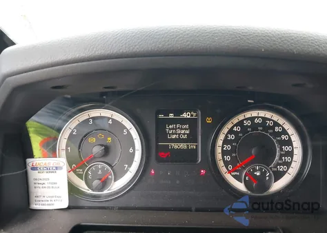 2017 Ram 1500 Express Quad Cab 4X4 6'4 Box z USA, uszkodzony, nr VIN 1C6RR7FT9HS795600